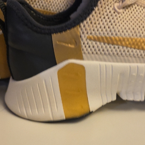 Nike Athletic Shoes in Cream and Gold - Picture 3 of 13